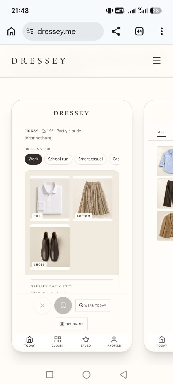 DRESSEY website showing a digital closet, daily outfit suggestions and wardrobe navigation.